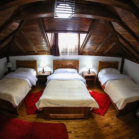 Hotel Bujtina E Bardhe Korça Kültér fotó