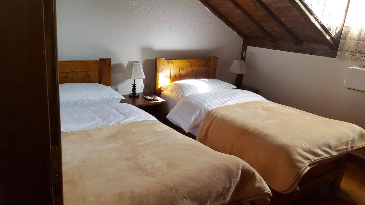 Hotel Bujtina E Bardhe Korça Kültér fotó
