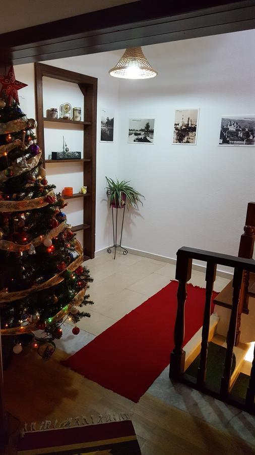 Hotel Bujtina E Bardhe Korça Kültér fotó