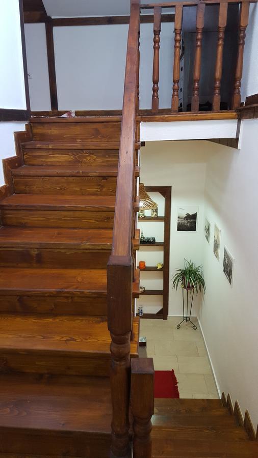 Hotel Bujtina E Bardhe Korça Kültér fotó
