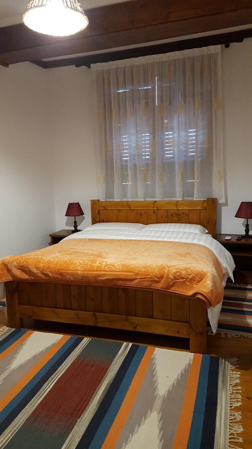 Hotel Bujtina E Bardhe Korça Kültér fotó