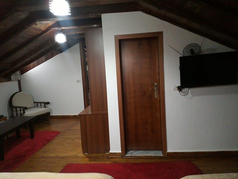 Hotel Bujtina E Bardhe Korça Kültér fotó
