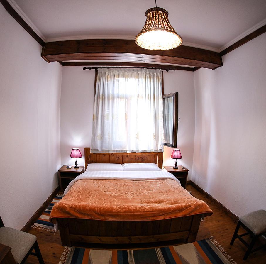 Hotel Bujtina E Bardhe Korça Kültér fotó
