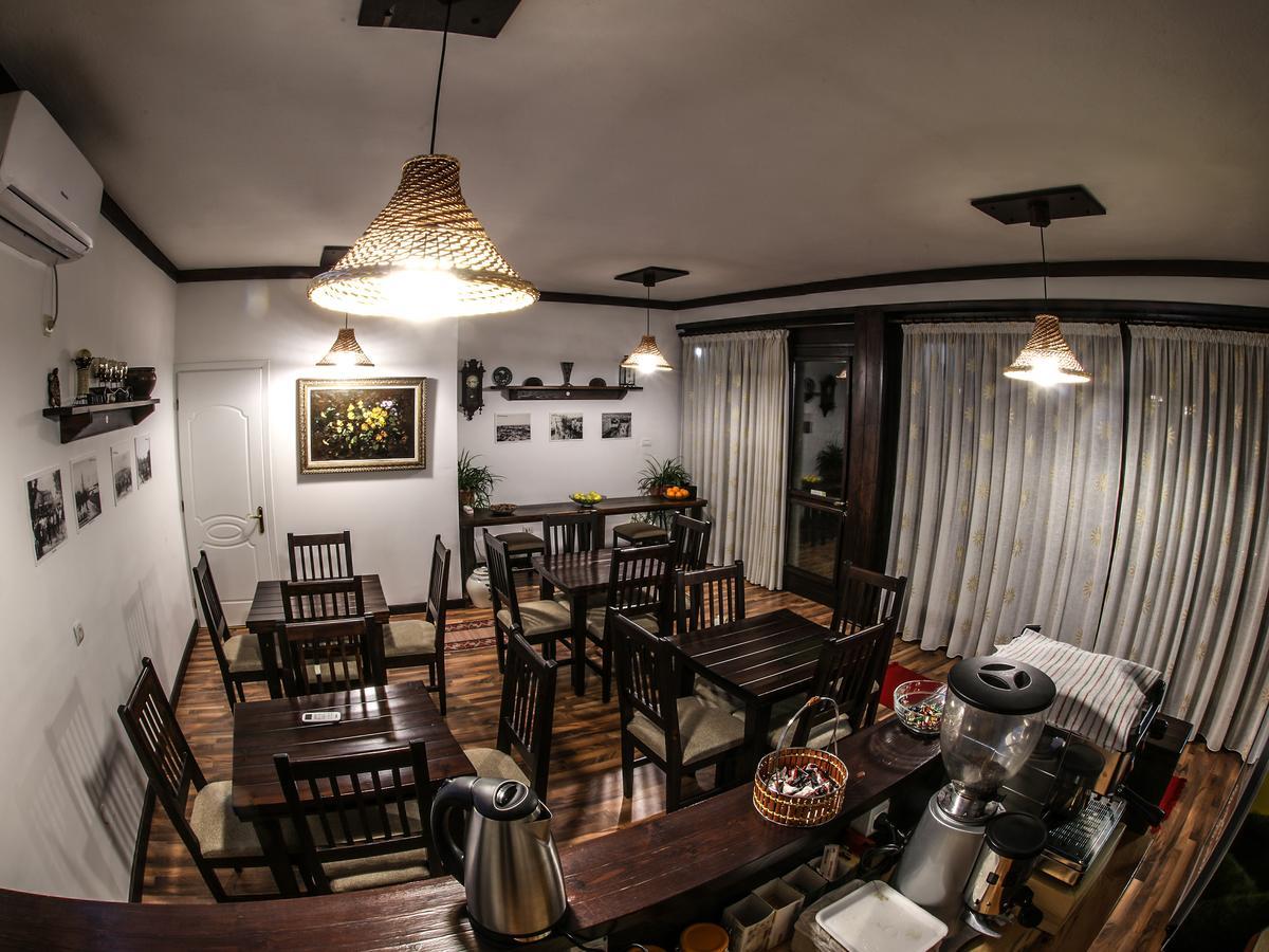 Hotel Bujtina E Bardhe Korça Kültér fotó