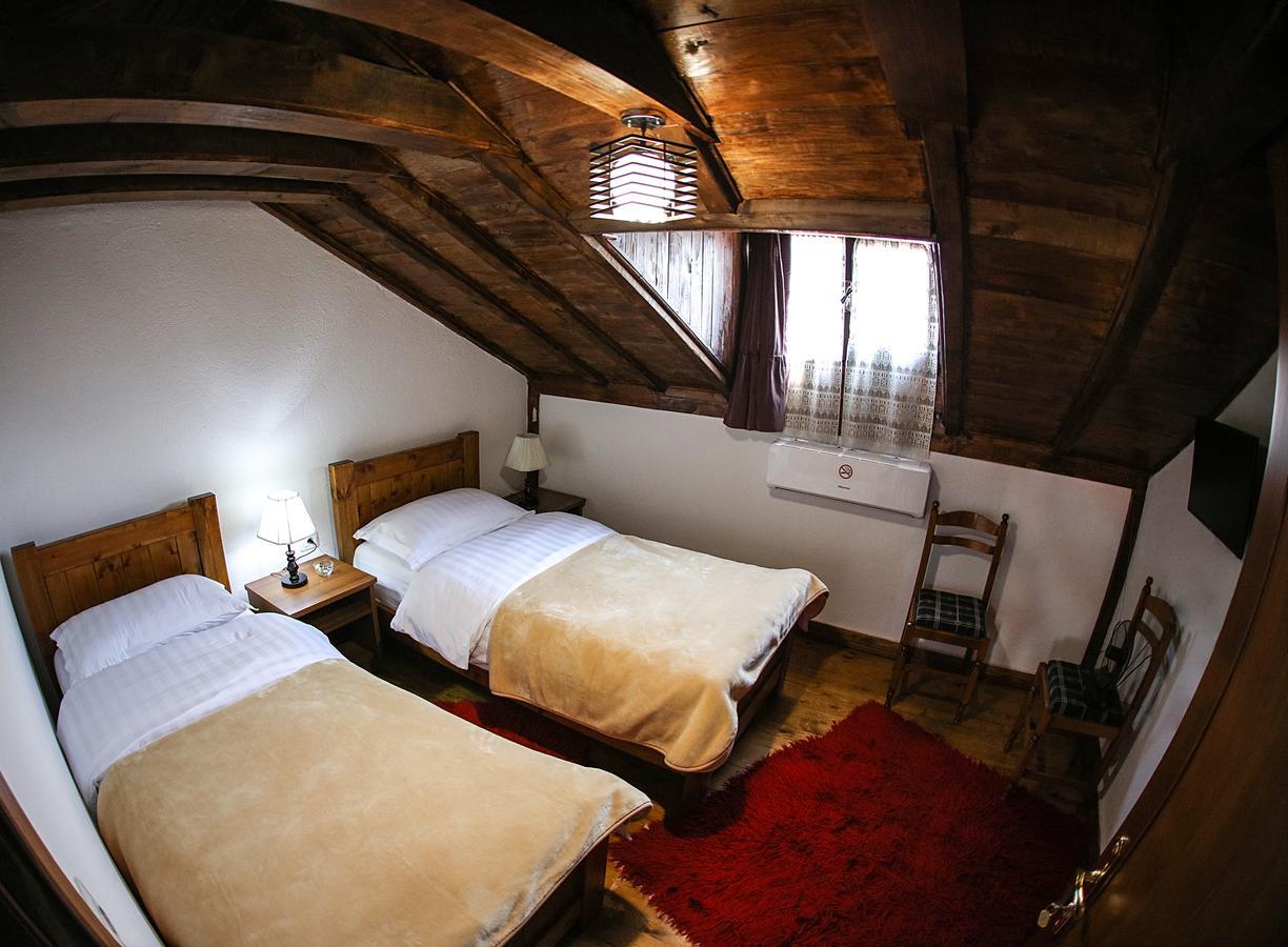 Hotel Bujtina E Bardhe Korça Kültér fotó