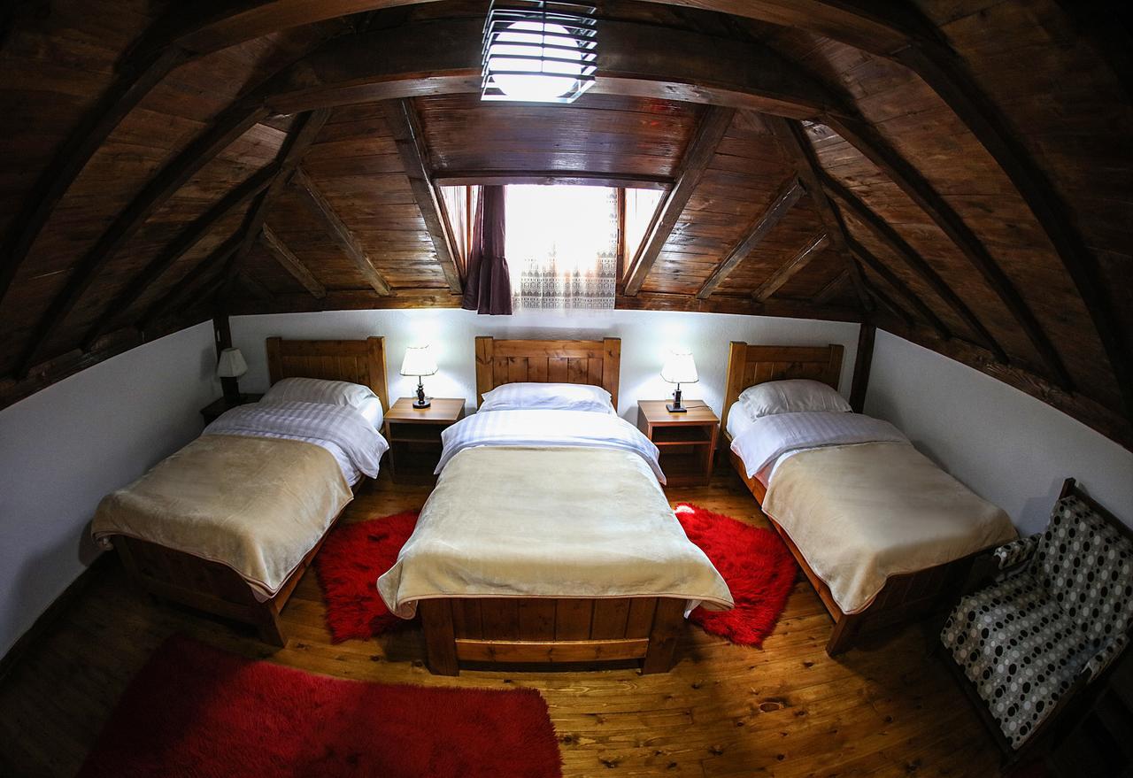 Hotel Bujtina E Bardhe Korça Kültér fotó