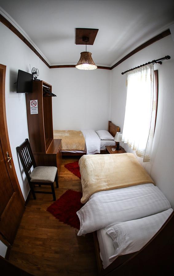 Hotel Bujtina E Bardhe Korça Kültér fotó